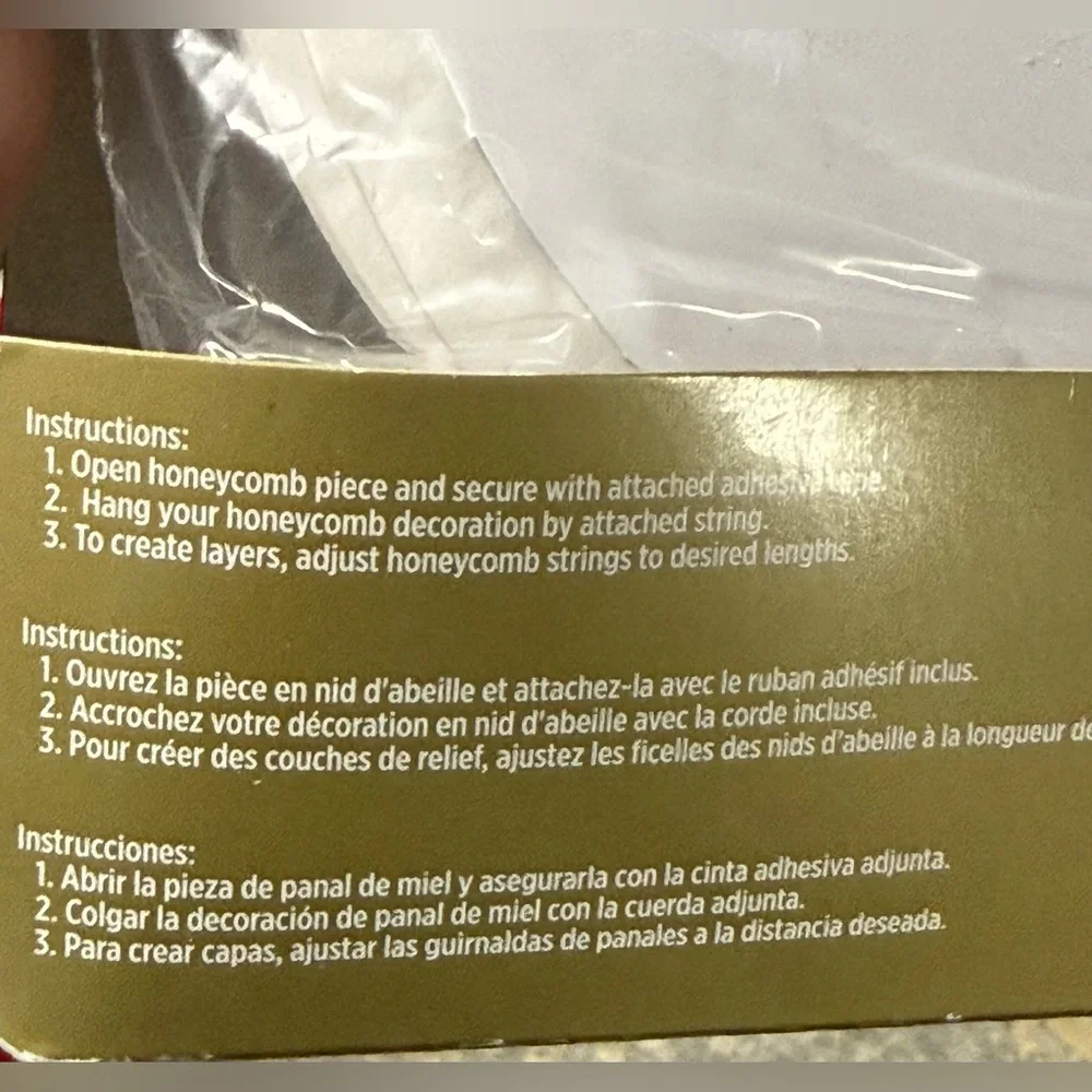 Amscan 1 Kit of 18 Pieces of White and Gold Hanging Decorations NWT